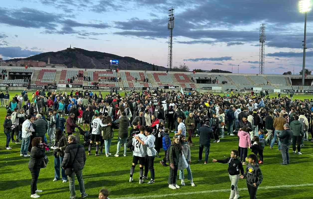 Invasión de campo tras el ascenso de la UB Conquense a Segunda RFEF.