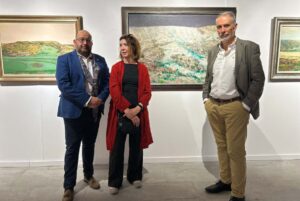 Tomás Arribas (izquierda) con los hijos de Julián Pérez Muñoz.