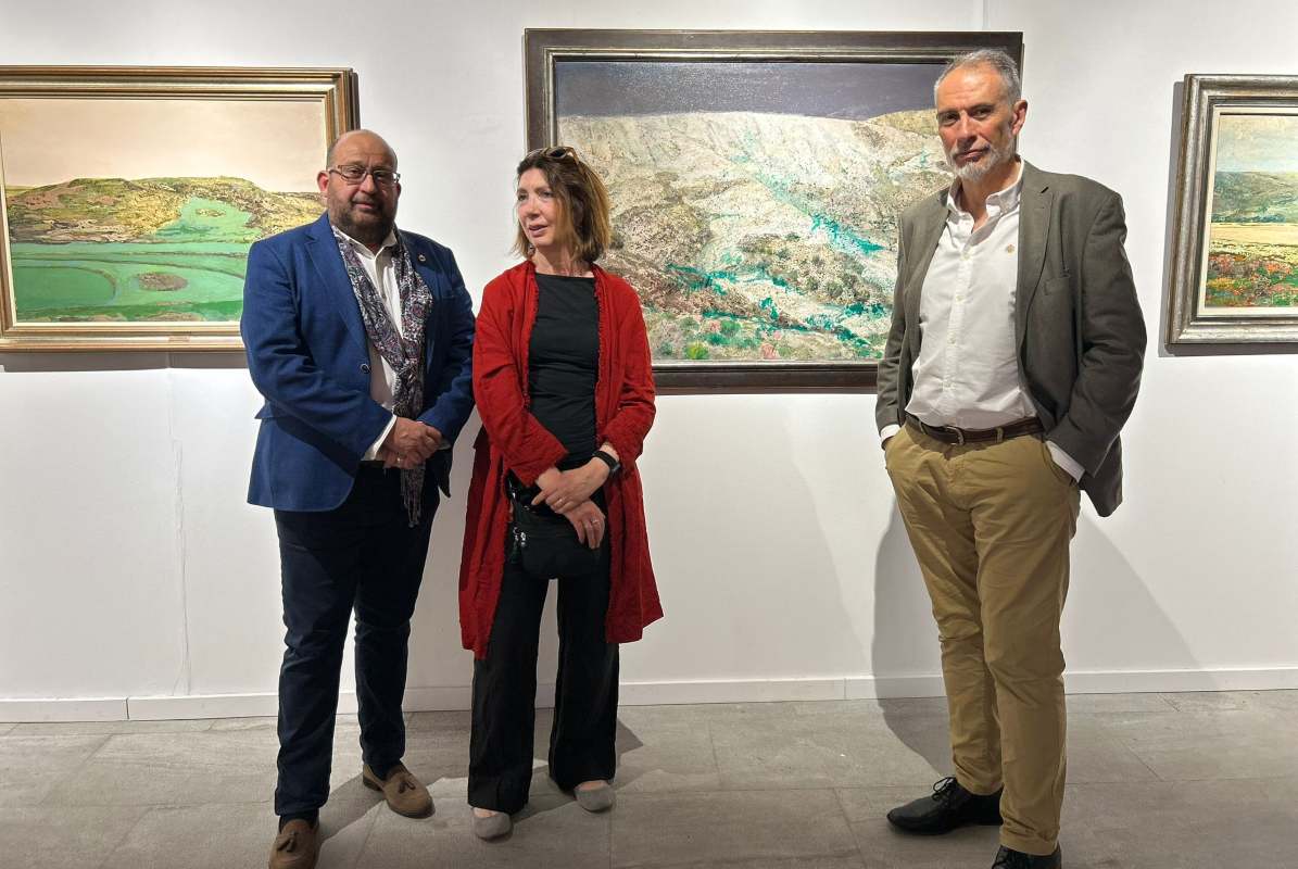Tomás Arribas (izquierda) con los hijos de Julián Pérez Muñoz.