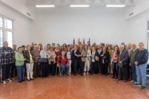 Foto de familia reapertura Centro Social de La Amistad