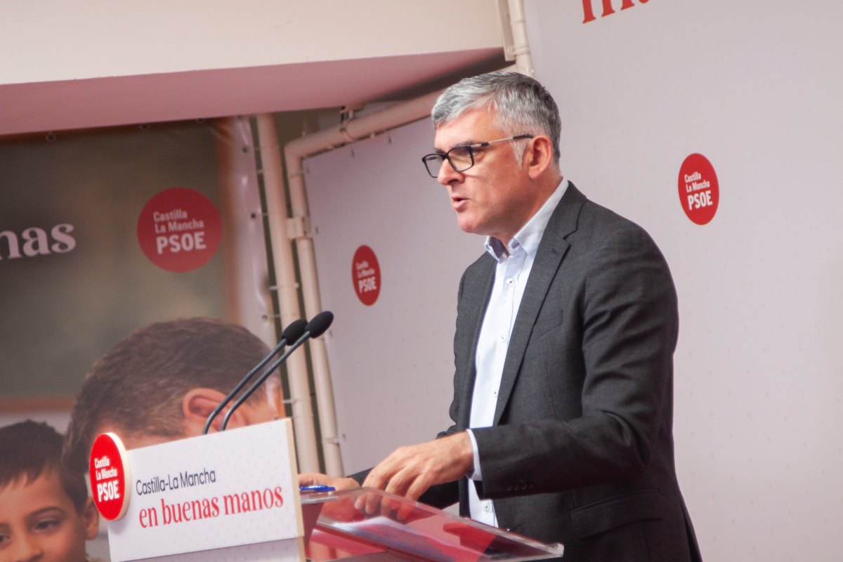 El presidente del grupo socialista en las Cortes de Castilla-La Mancha, Ángel Tomás Godoy,