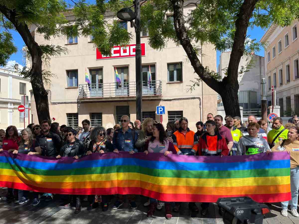 Concentración repulsa quema de bandera CCOO Guadalajara