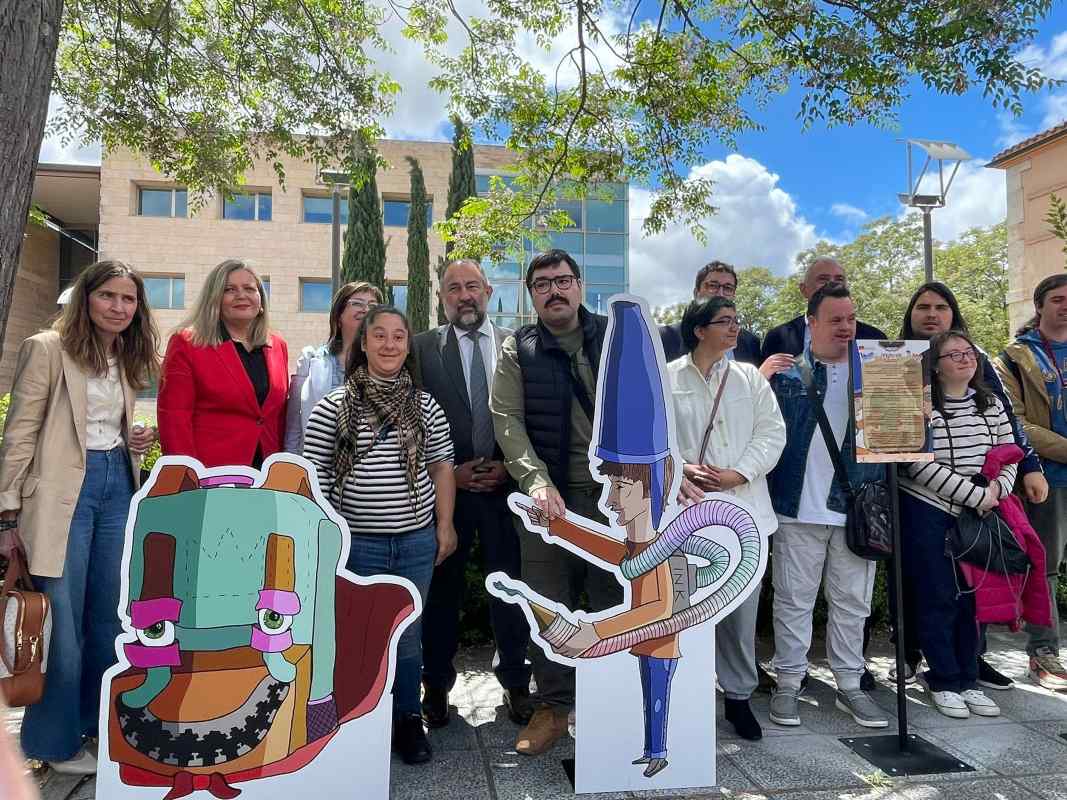 Inauguración de la exposición 'Superhéroes' en el paseo del Rectorado de Ciudad Real