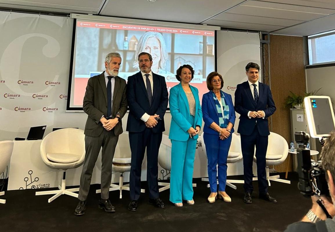 Foto de familia del 'I Encuentro de Empleo 45+.