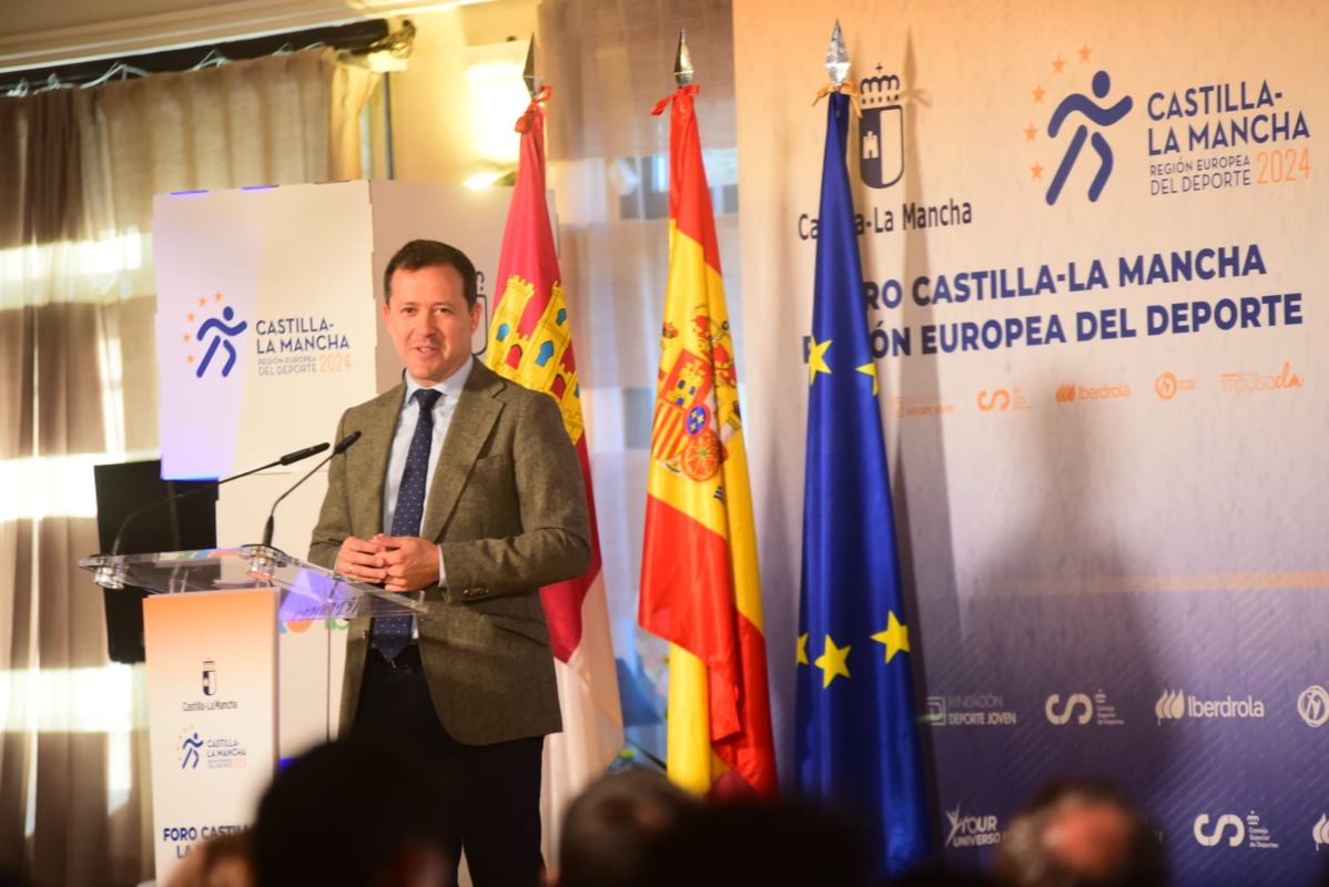 Carlos Velázquez, anunciando la presentación en Toledo de la equipación olímpica.