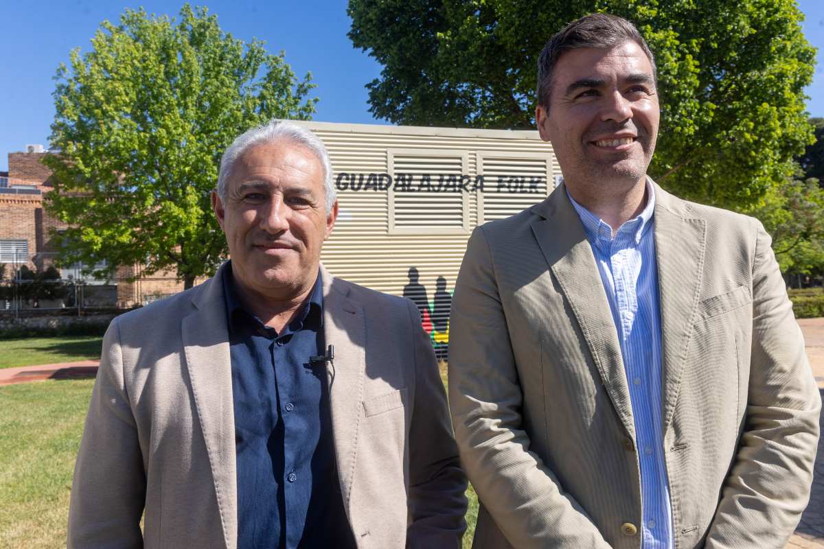 El concejal de Seguridad guadalajareño, Chema Antón y el concejal de Servicios Municipales del Ayuntamiento de Guadalajara, David García