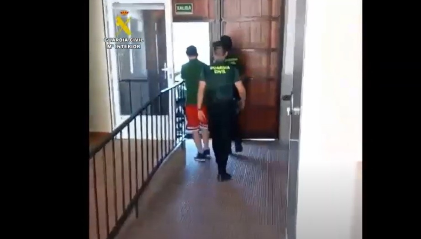 Momento de la detención del exhibicionista.