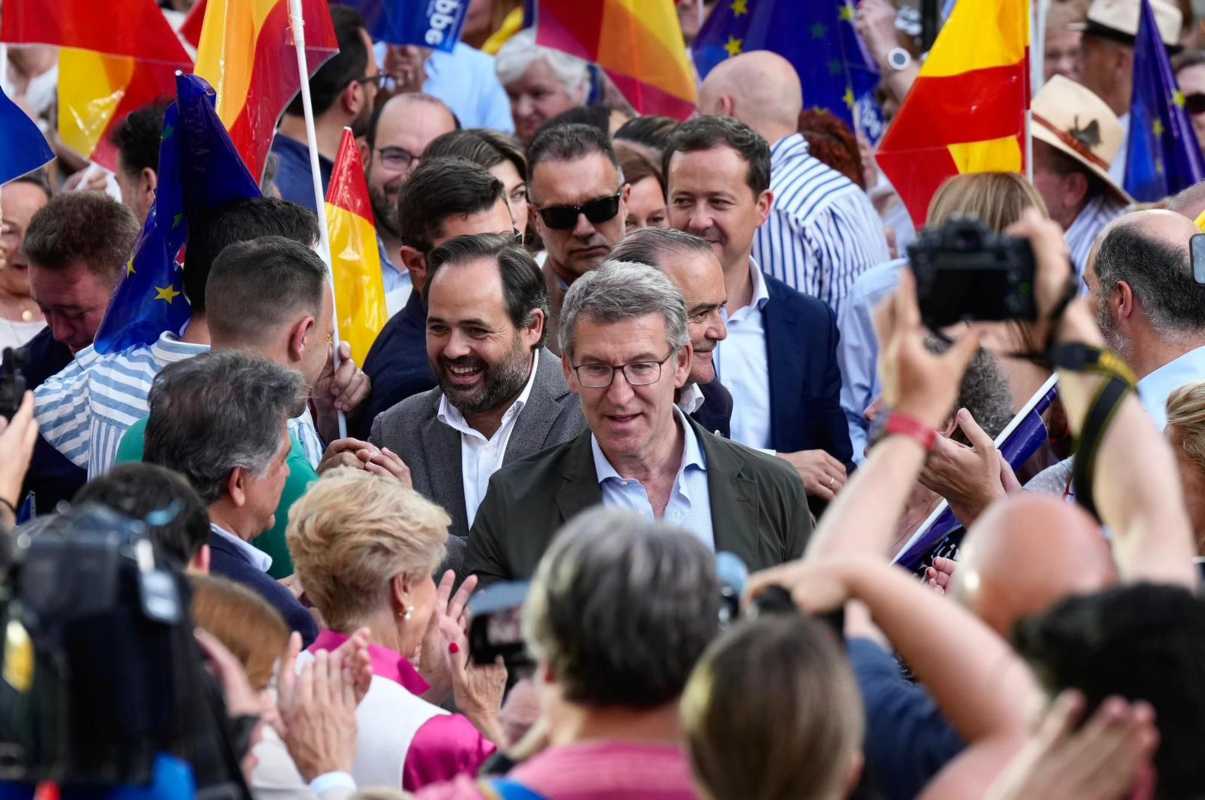 Feijóo, en Talavera, acompañado de Paco Núñez y Carlos Velázquez.