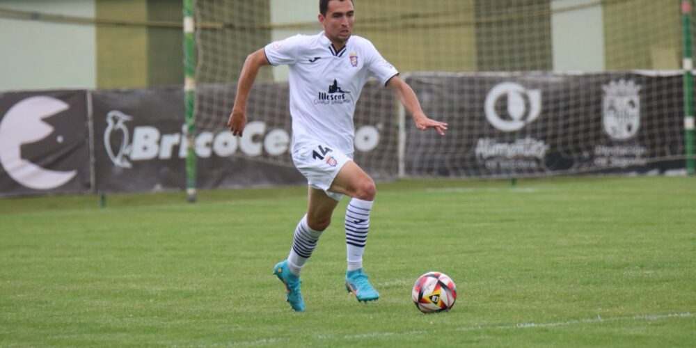 El Illescas perdió en casa pero continúa en 2ª RFEF. Foto: CD Illescas.