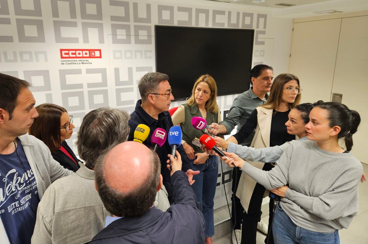 Reunión entre Cristina Maestre y Paco de la Rosa con las europeas como telón de fondo. Foto: CCOO CLM.