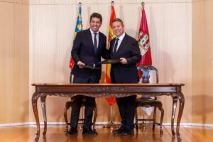 El president valenciano, Carlos Mazón, y el presidente de Castilla-La Mancha, Emiliano García-Page.