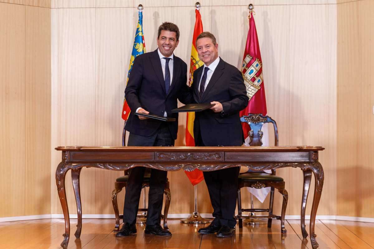 El president valenciano, Carlos Mazón, y el presidente de Castilla-La Mancha, Emiliano García-Page.