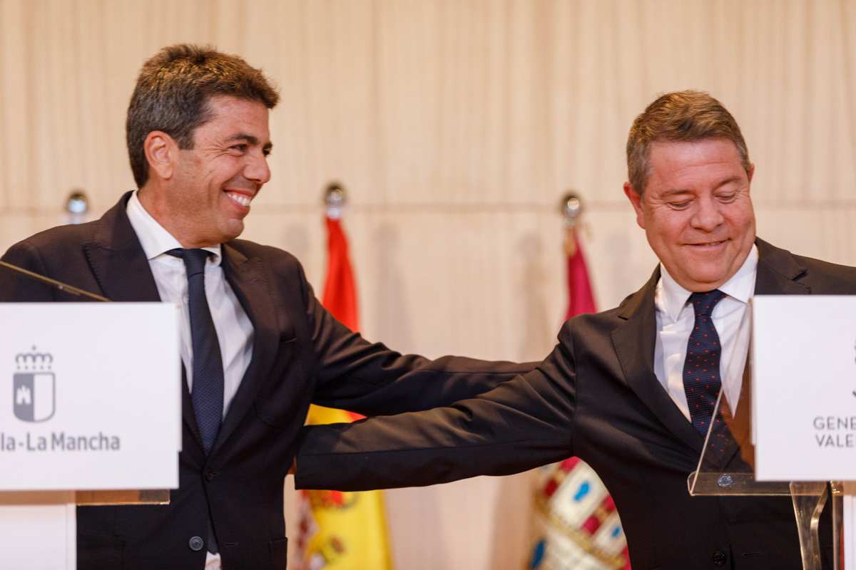 El presidente de la Comunidad Valenciana, Carlos Mazón, y el presidente de Castilla-La Mancha, Emiliano García-Page.