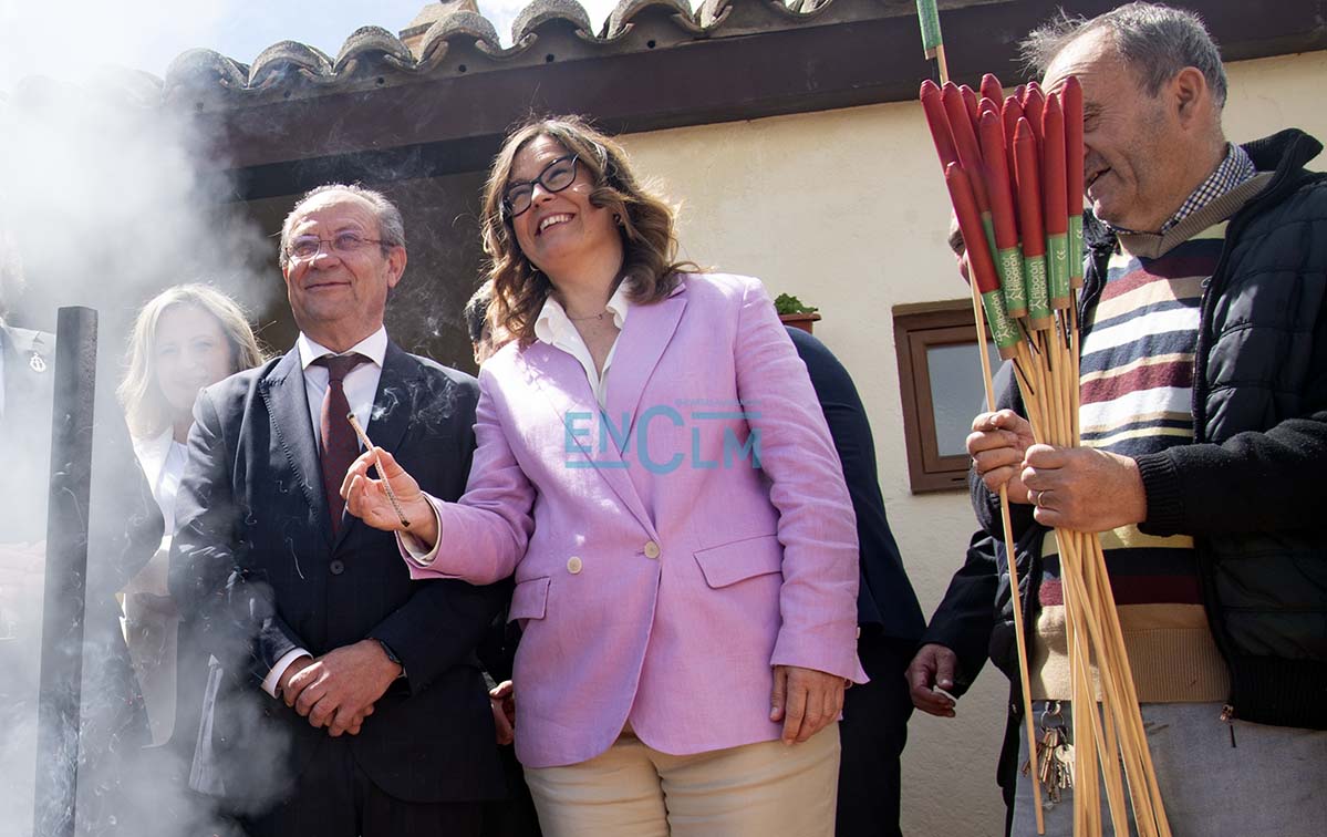 Esther Padilla, junto a Juan Alfonso Ruiz Molina, en la Romería del Valle