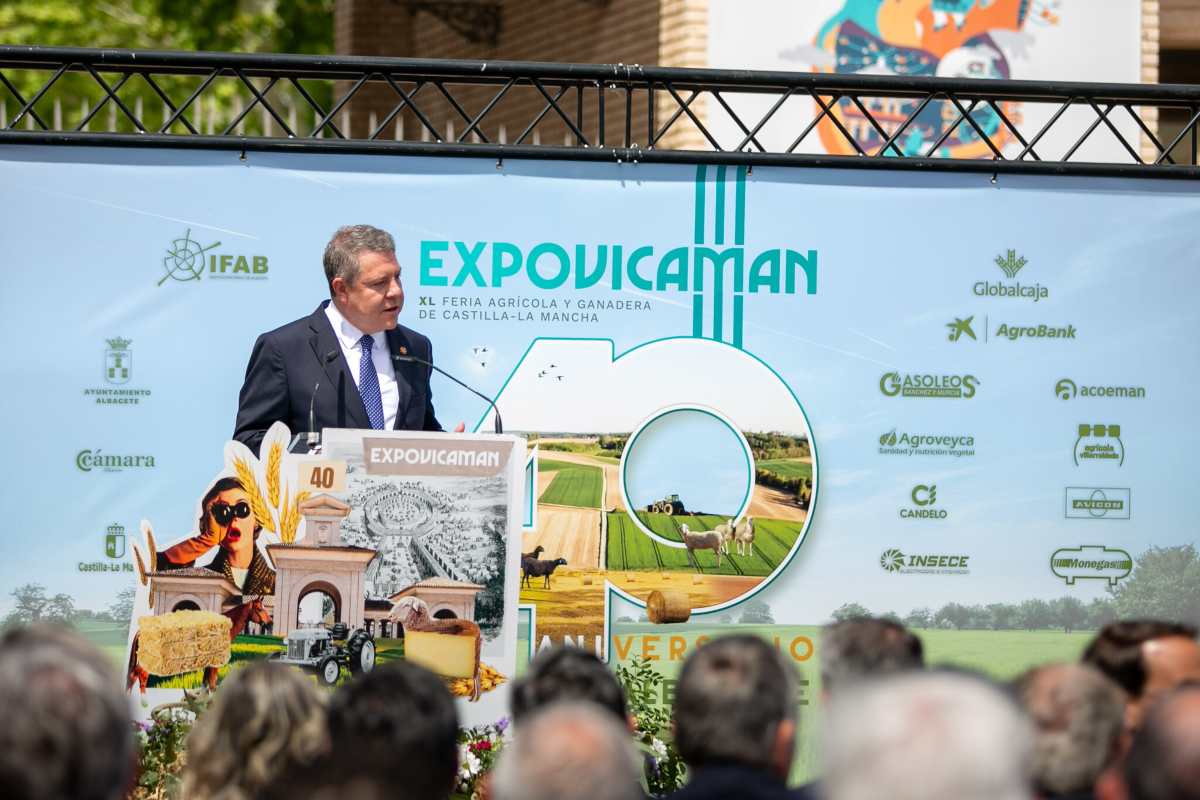 El presidente de Castilla-La Mancha, Emiliano García-page, durante la inauguración de Expovicaman.