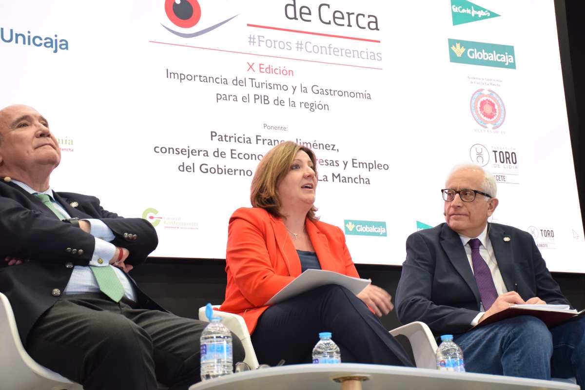 En el centro, la consejera de Economía, Empresas y Empleo, Patricia Franco.