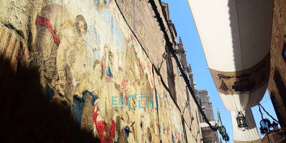 Imagen de una de las calles del casco histórico de Toledo donde se instala los toldos.