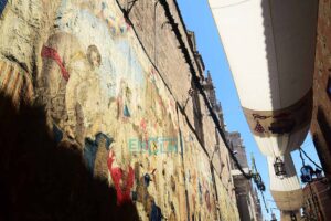 Imagen de una de las calles del casco histórico de Toledo donde se instala los toldos.