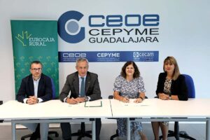 Firma de convenio entre Eurocaja y CEOE-Cepyme Guadalajara.