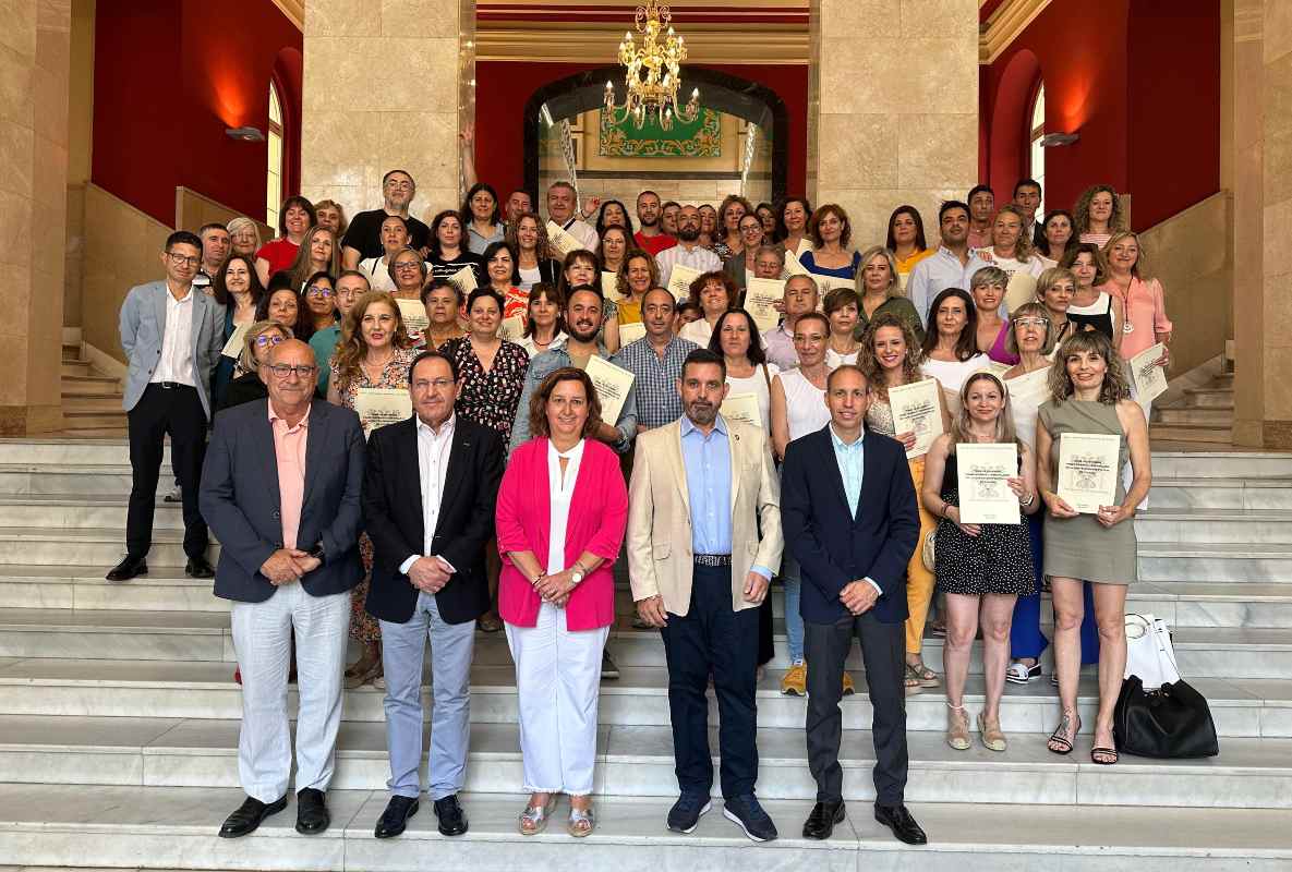 Foto grupal el día de la toma de posesión de los nuevos trabajadores de la Diputación de Toledo.