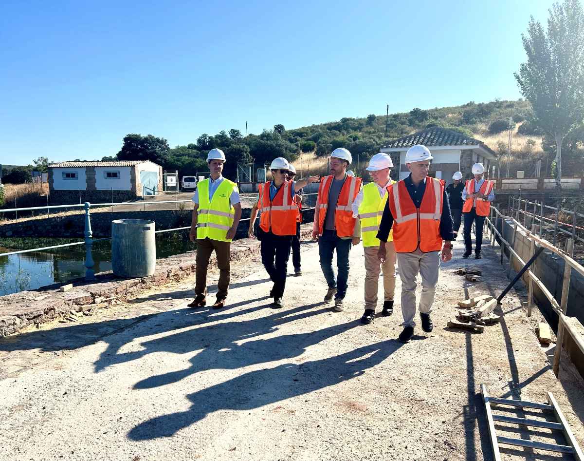 El subdelegado del Gobierno y el presidente de la Confederación del Guadiana han visitado las obras