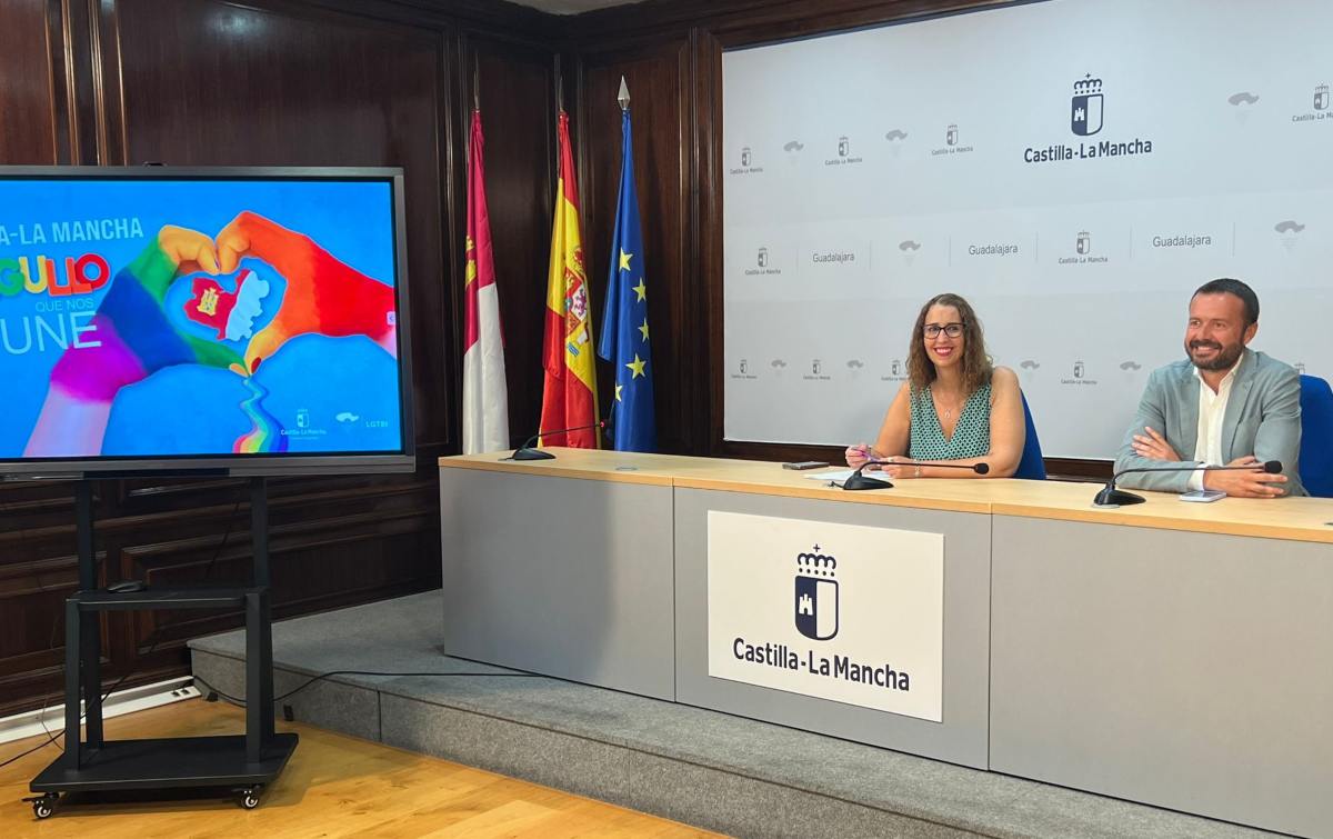 Sara Simón, consejera de Igualdad y José Luis Escudero , delegado de la Junta en Guadalajara presentan las actividades del orgullo LGTBI