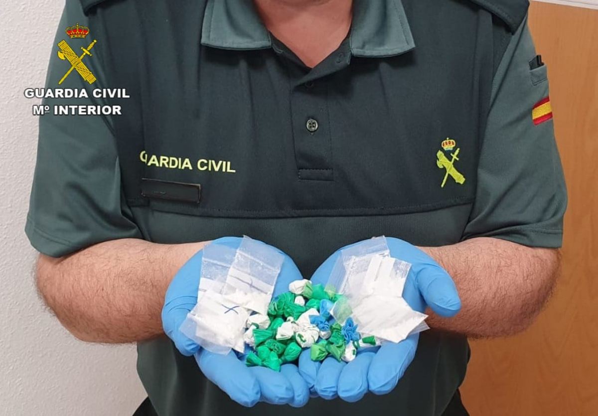 Imagen Guardia Civil con 34 dosis incautadas en Sigüenza (Guadalajara)