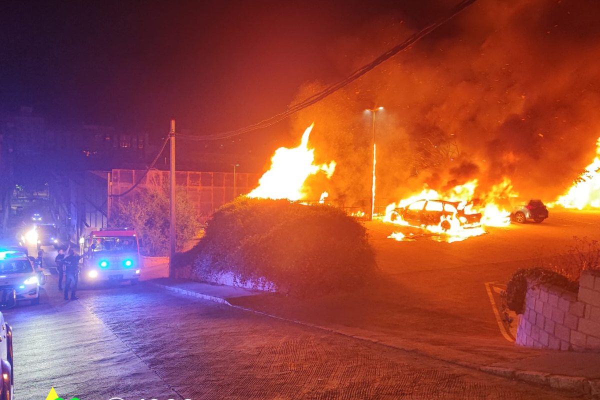 Incendio de vehículos en Puertollano