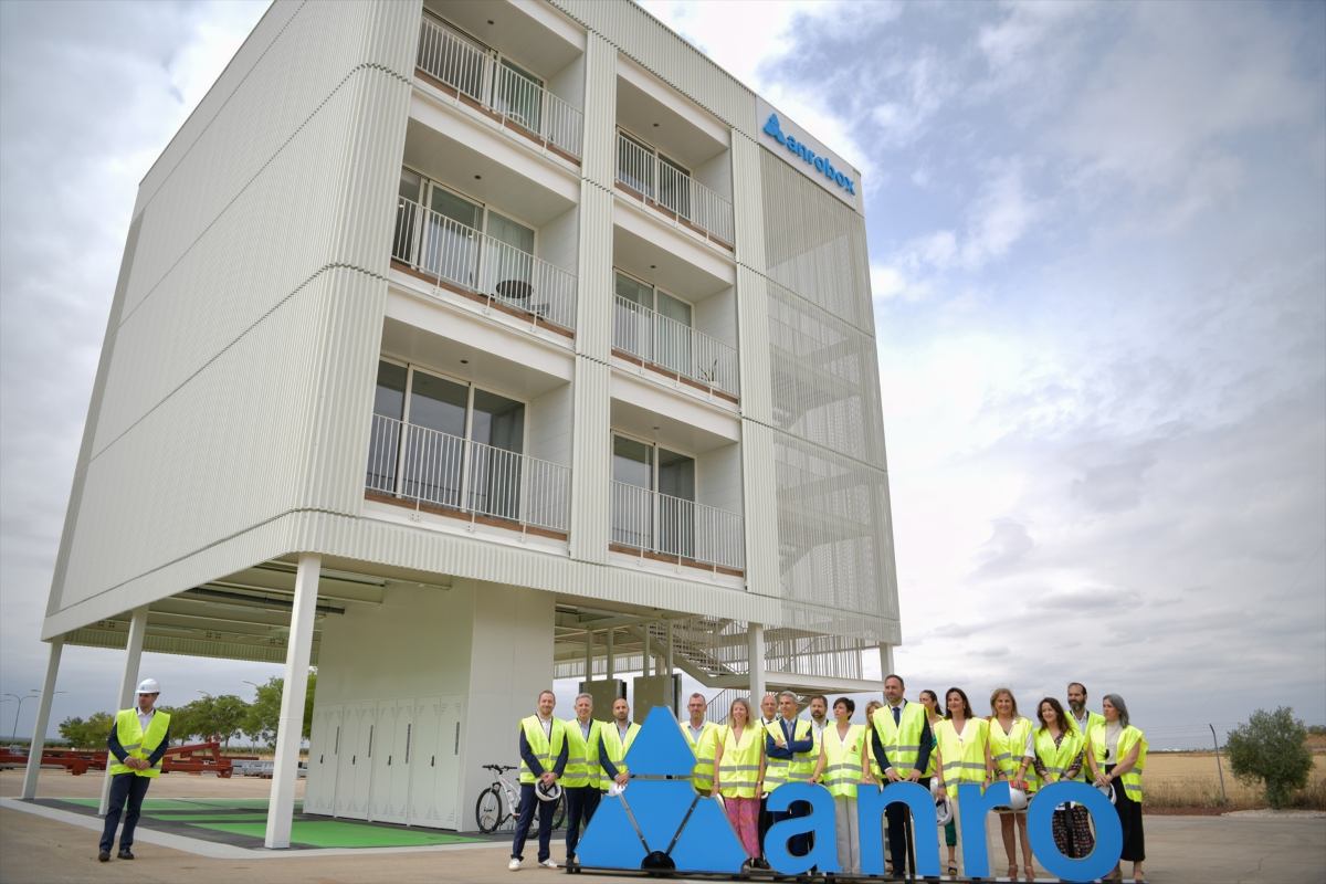 La ministra de Vivienda y Agenda Urbana ha visitado en Tomelloso la empresa Anro