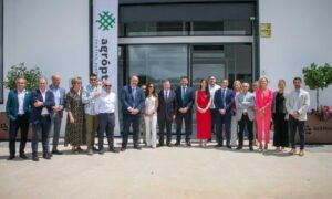 Visita a las instalaciones de Agroptimum, en Villanueva de la Jara.