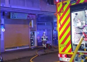 Imagen del asador de pollos que se incendió la pasada madrugada.