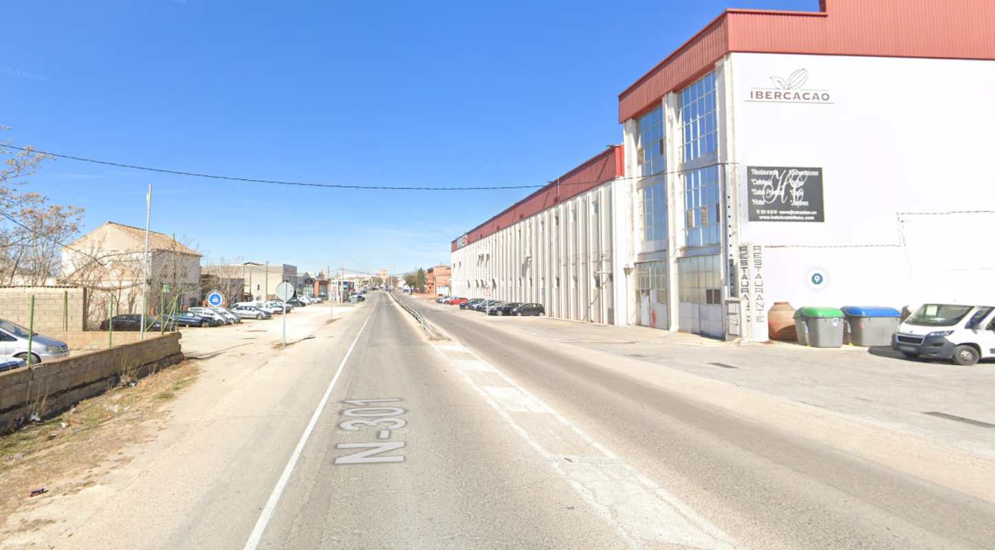 El incendio se ha producido en una fábrica de la calle Valencia, en Quintanar de la Orden.