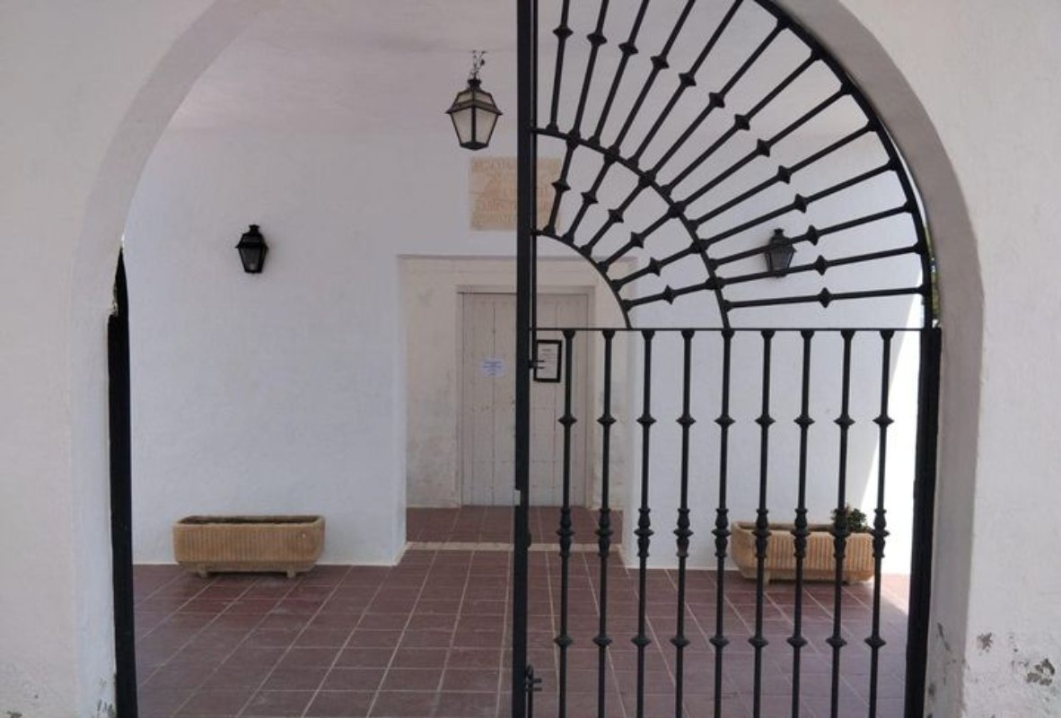 Entrada al cementerio municipal de La Guardia. Foto: Ayuntamiento.