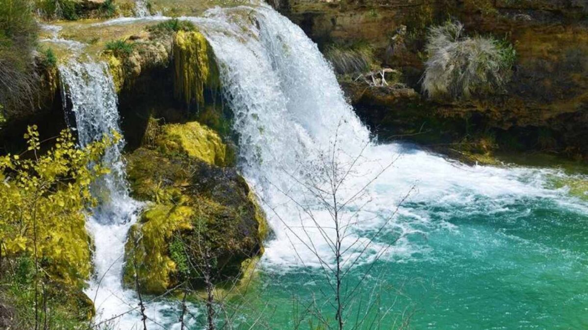 Zona de baño en las Lagunas de Ruidera, en Ossa de Montiel. Foto: Ayuntamiento de Ossa de Montiel.