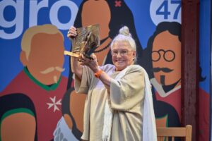 Lola Herrera tras obtener el Premio Lorenzo Luzuriaga