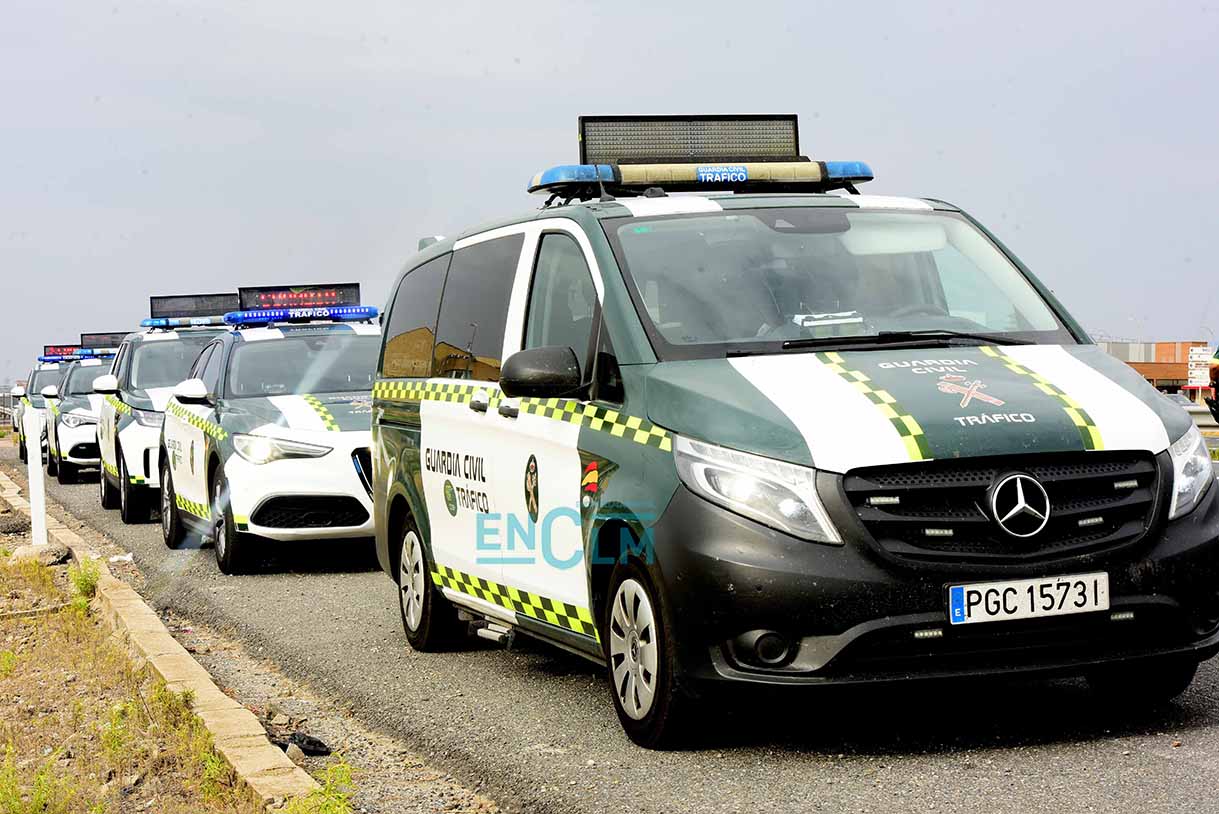 Imagen de archivo de varios coches de la Guardia Civil de Tráfico - Foto: Rebeca Arango