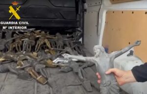 Imagen de algunos de los crucifijos robados en la provincia de Toledo.