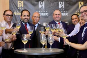 Paco Núñez y Julián Martínez Lizán, entre otros, en la inauguración de la Feria del Ajo de Las Pedroñeras