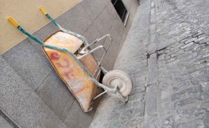 Carretilla de obra, trabajador