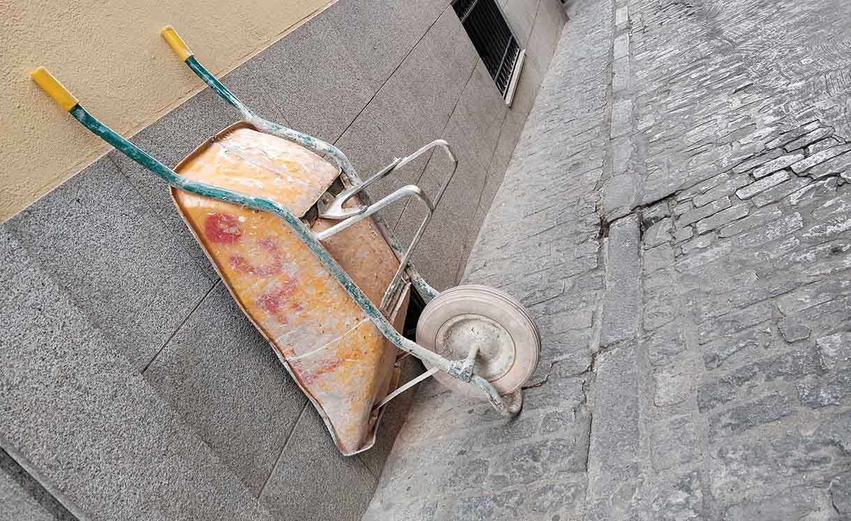 Carretilla de obra, trabajador