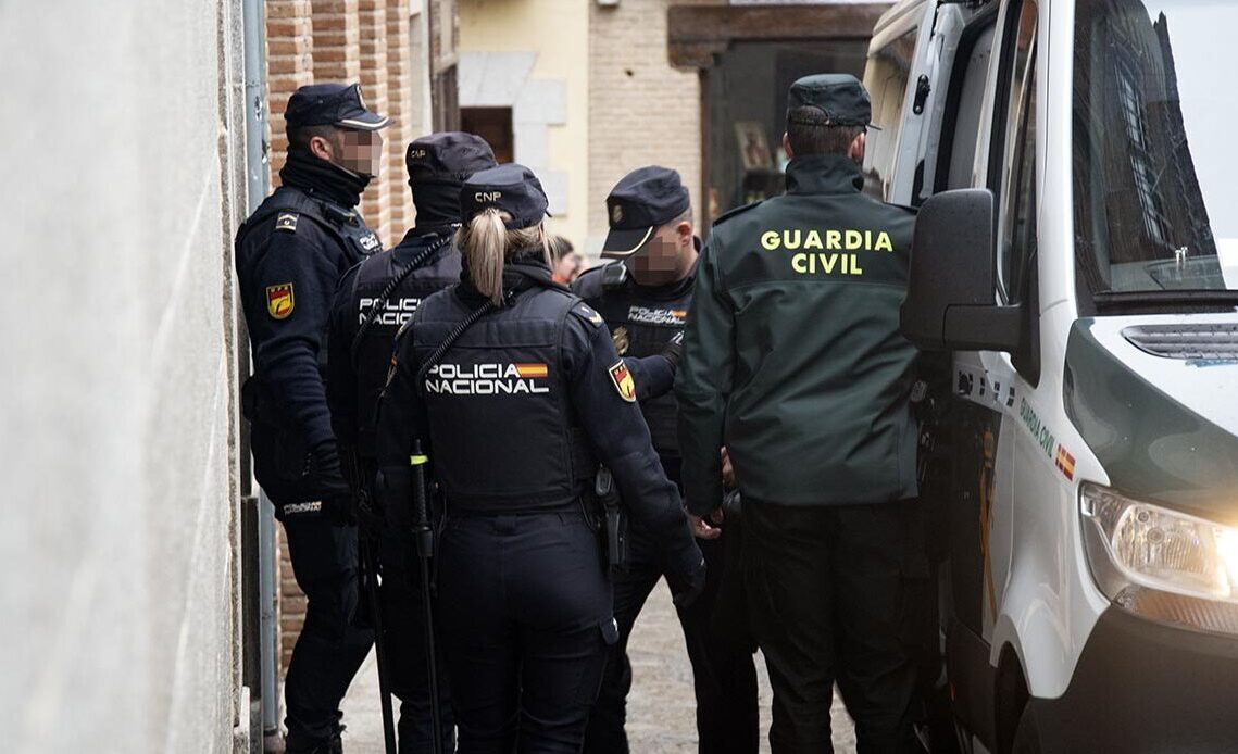 Imagen de archivo de agentes de la Policía Nacional y Guardia Civil. Foto: Rebeca Arango.