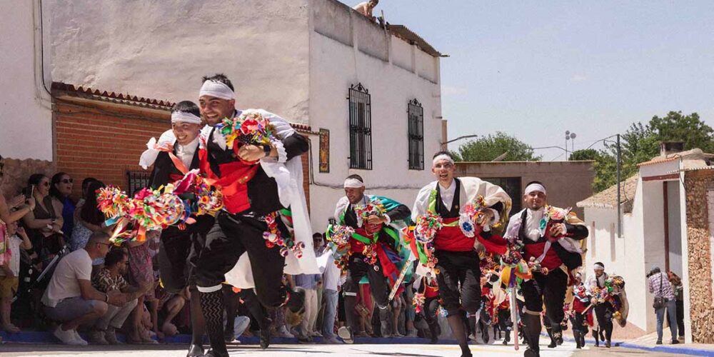 Foto de archivo de danzantes del Corpus Christi de Camuñas (Toledo). Foto: © David Esteban