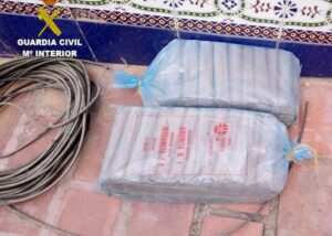 Material explosivo hallado en una casa abandonada en Sisante (Cuenca).