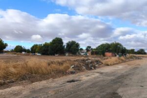 Labores de limpieza en el poblado chabolista de San Martín de Porres