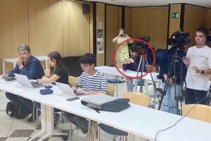 En el centro del círculo, Carlos Bonilla.