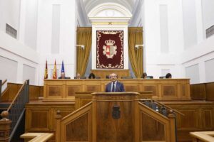 El consejero de Hacienda, Administraciones Públicas y Transformación Digital, Juan Alfonso Ruiz Molina, en las Cortes de Castilla-La Mancha.