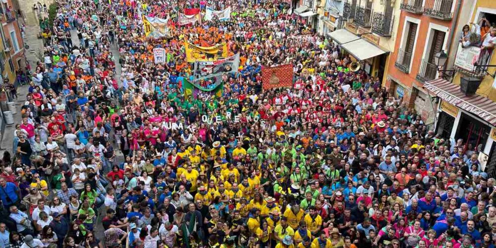 Foto de archivo del desfile de peñas y el pregón de San Mateo, en Cuenca