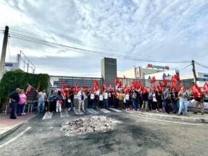 Concentración de CCOO ante la sede de CTS en Toledo. Foto: CCOO CLM.