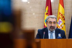 El consejero de Sanidad de Castilla-La Mancha, Jesús Fernández Sanz, comparece en la Comisión de Economía y Presupuestos de las Cortes para detallar las partidas presupuestarias de su departamento, incluyendo el Sescam, correspondientes a 2025. EFE/Ángeles Visdómine
