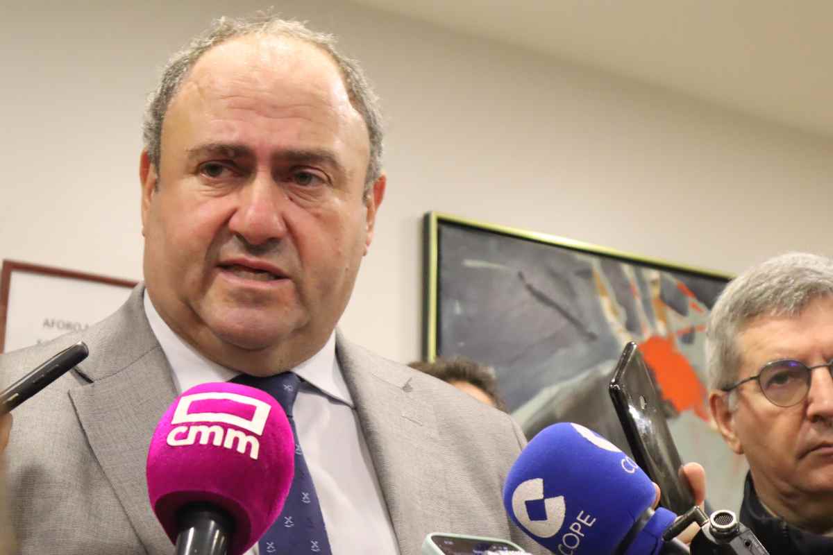 El consejero de Agricultura, Ganadería y Desarrollo Rural, Julián Martínez Lizán.